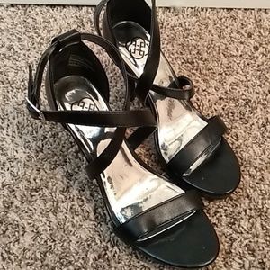 Daisy Fuentes black heels